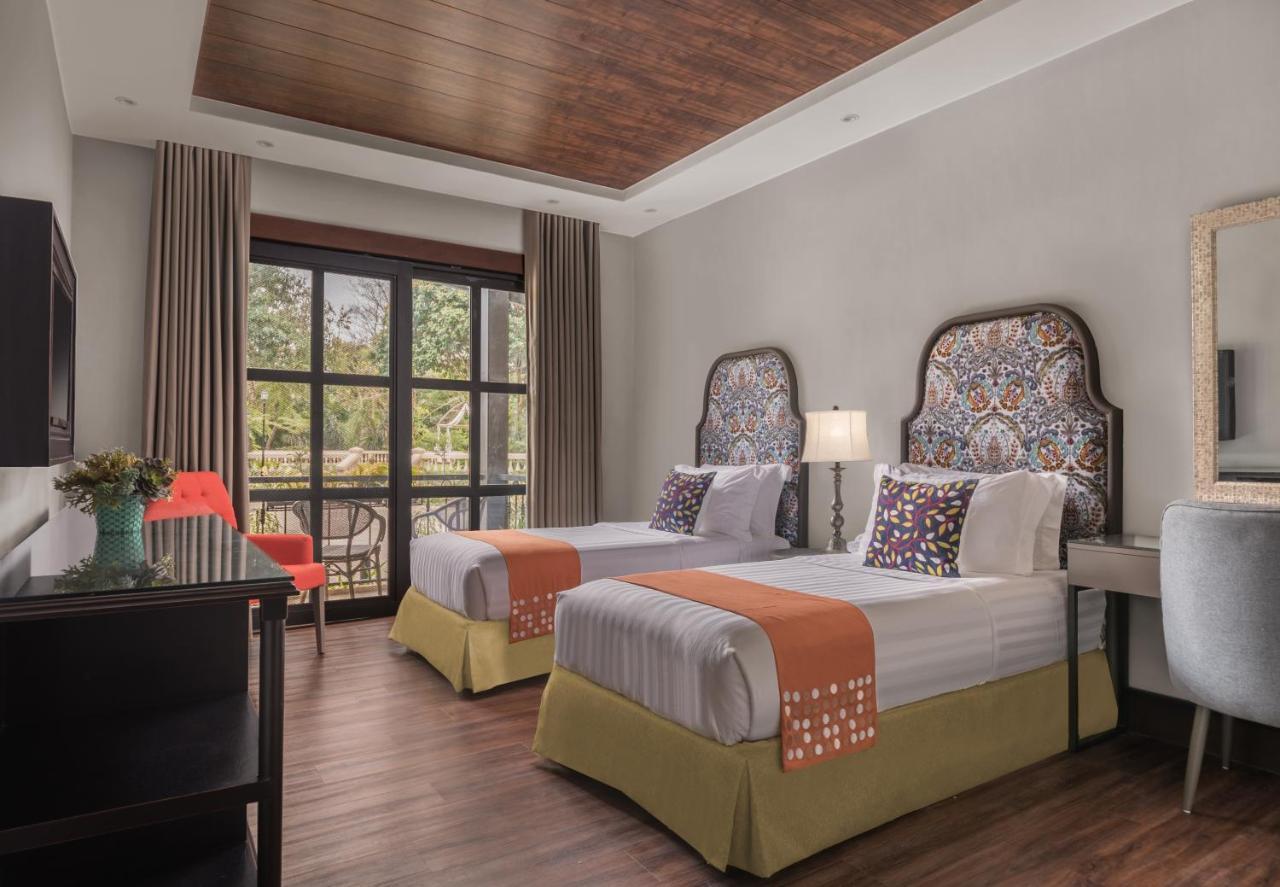 ホテル Hillcreek Gardens Tagaytay Luksuhin エクステリア 写真